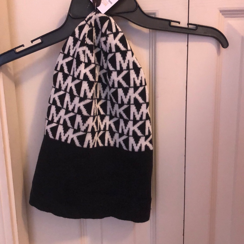 NWT Michael Kors beanie only $15